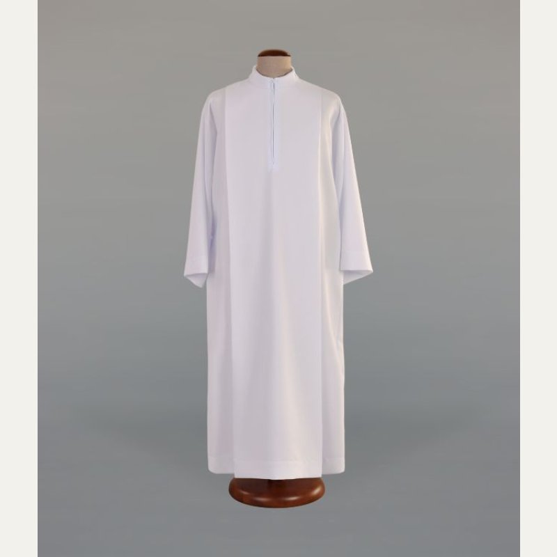 Alba kapłańska, krój rzymski, zapięcie na piersiach (A45)