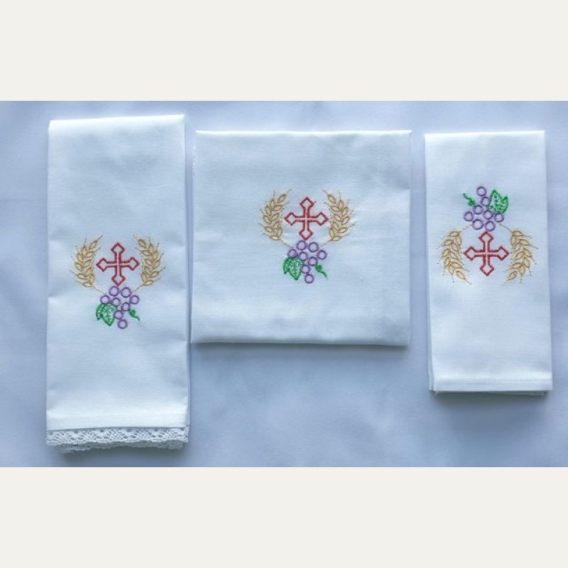 Bielizna kielichowa z haftem krzyża, winogron i kłosów – komplet eucharystyczny