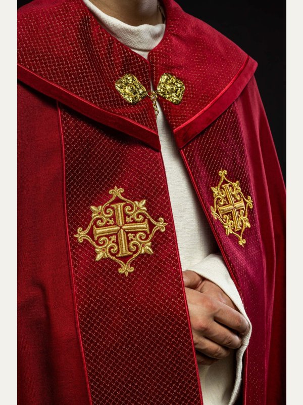 Kapa liturgiczna czerwona, haftowana, aksamitny czerwony pas (32H) 3