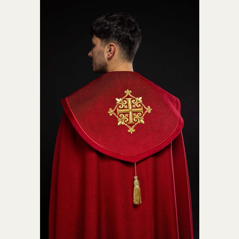 Kapa liturgiczna czerwona, haftowana, aksamitny czerwony pas (32H)