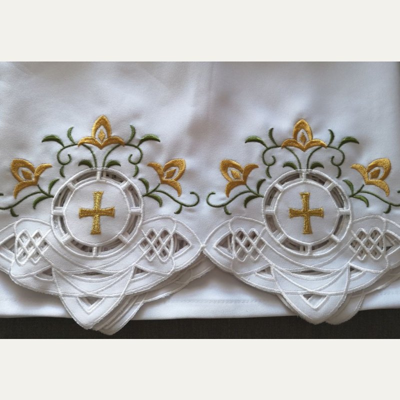 Obrus ołtarzowy haftowany - wzór eucharystyczny