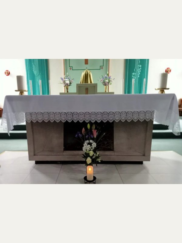 Obrus ołtarzowy biały z gipiurą IHS 15 cm 5